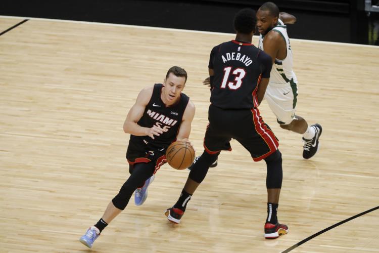 Mantenere di squadra il vantaggio creato usando il passaggio consegnato