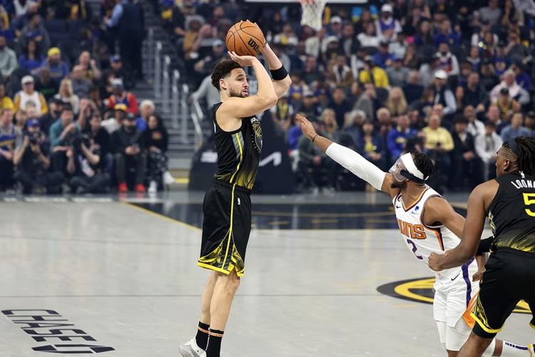 3 rimesse dal fondo dei Golden State Warriors